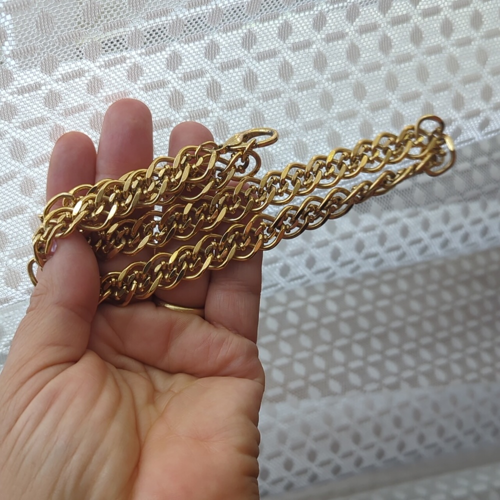 EXQUISITE GOLDEN CHAIN NECKLACE